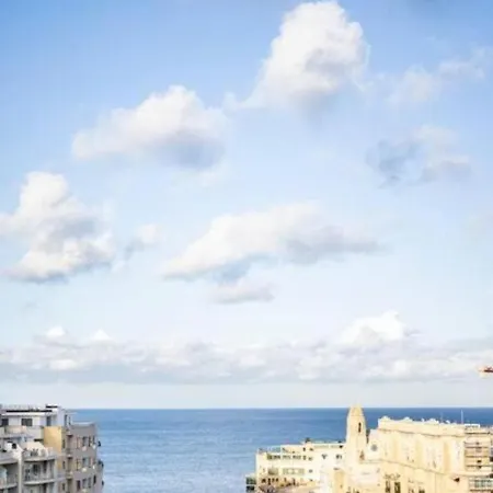Seabreeze Retreat With Terrace - St Julians Appartement