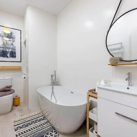 Seabreeze Retreat With Terrace - St Julians Appartement