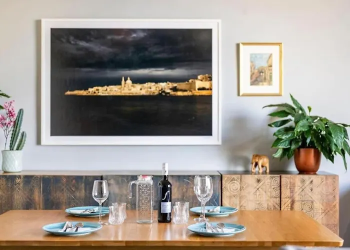 Seabreeze Retreat With Terrace - St Julians Apartamento